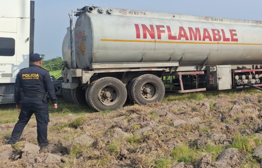 Police rescue pilot and recover tanker with more than 3 thousand liters of fuel