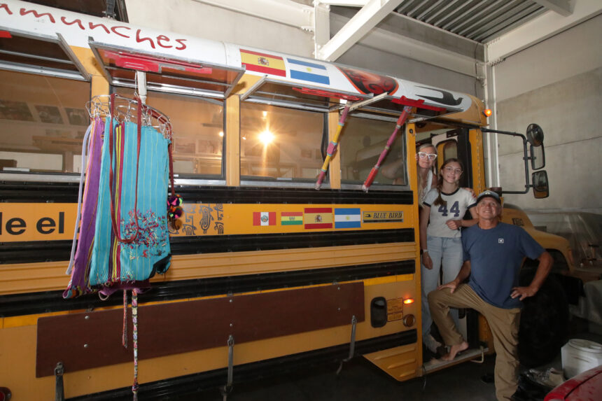 The story of an Argentine family who turned a school bus into their home and has been traveling for 23 years