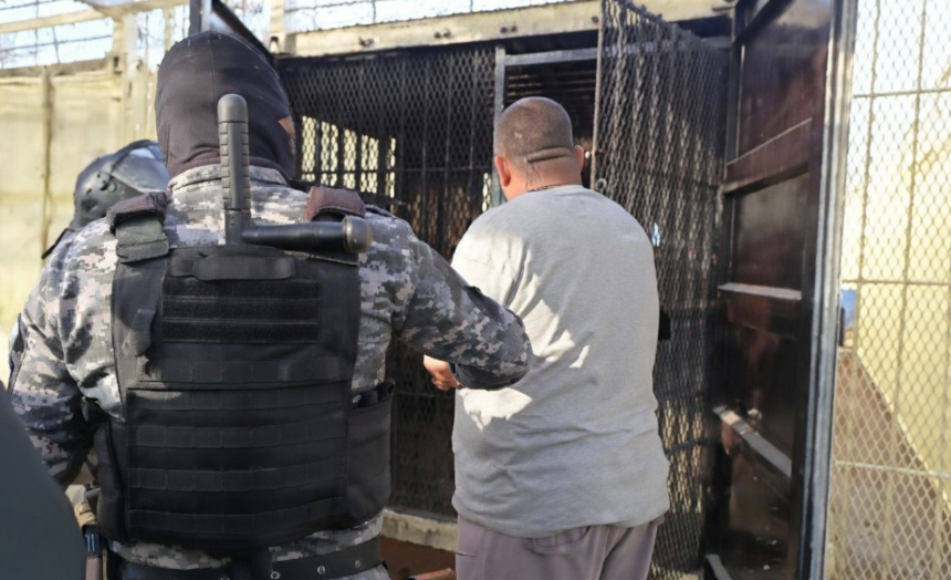 They transfer alias “El Lobo” and other ringleaders of the Rueda del Barrio to a restricted sector of the Canada Farm