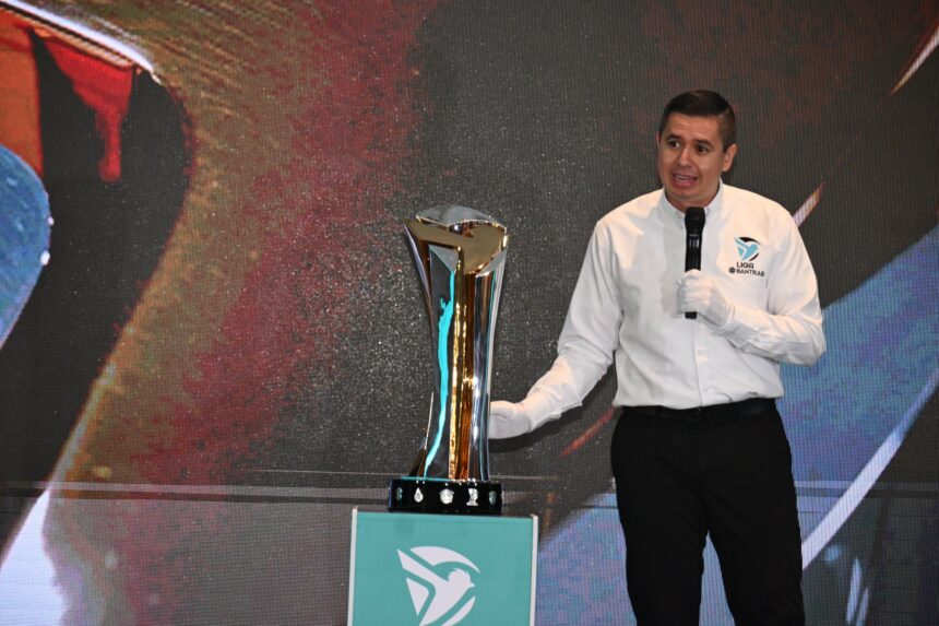 This is the new cup that the champion of Clausura 2026 of Guatemalan soccer will raise