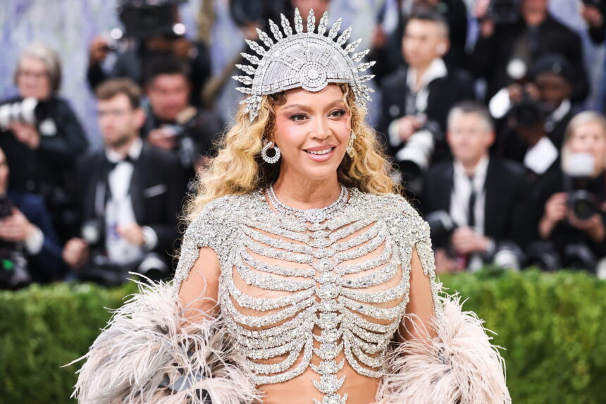 This was her wardrobe and her role in the 2026 edition