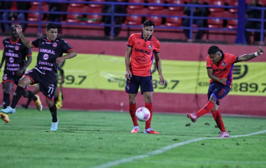 Tickets are sold out for the first leg final between Municipal and Xelajú MC