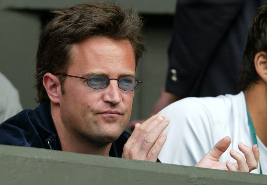 Unpublished photos of Matthew Perry with the cast of Friends will be auctioned to support the fight against addictions