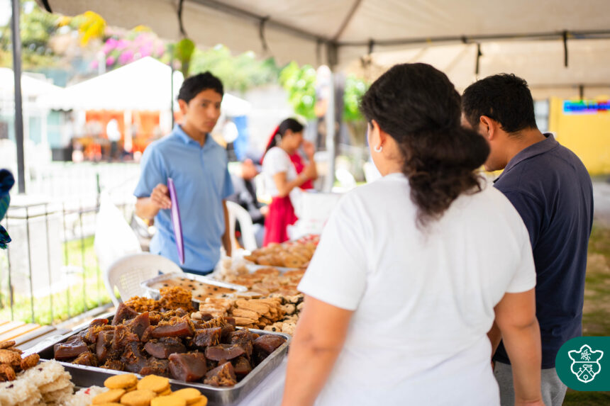a cultural, gastronomic and historical tour of Santa Catarina Bobadilla to celebrate Mother’s Day
