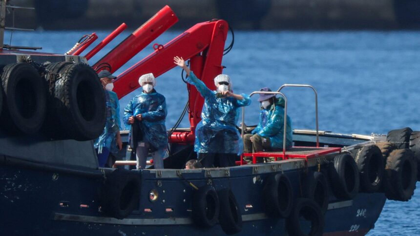 the evacuation of passengers from the cruise ship affected by the hantavirus in Spain