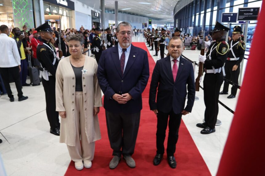 Arévalo arrives in Panama for the bicentennial events of the Amphictyonic Congress Arévalo arrives in Panama for the bicentennial events of the Amphictyonic Congress