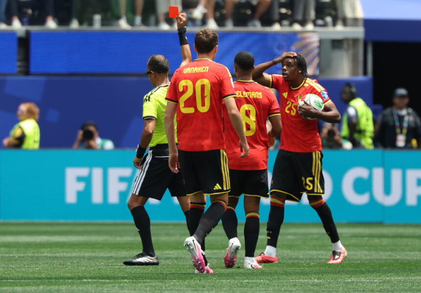 Belgium draws with Iran, remains with 10 men and complicates its outlook in Group G Belgium draws with Iran, remains with 10 men and complicates its outlook in Group G