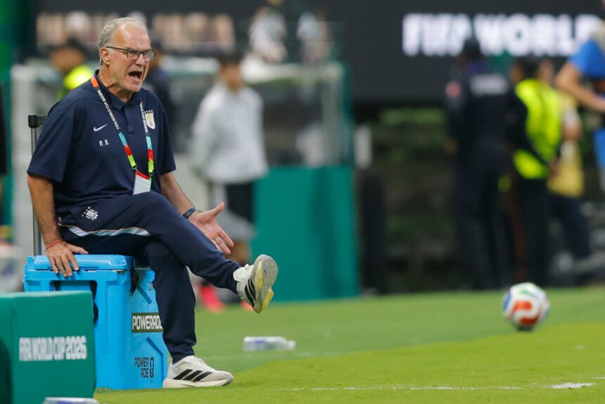 Bielsa’s anger after Uruguay’s elimination goes viral