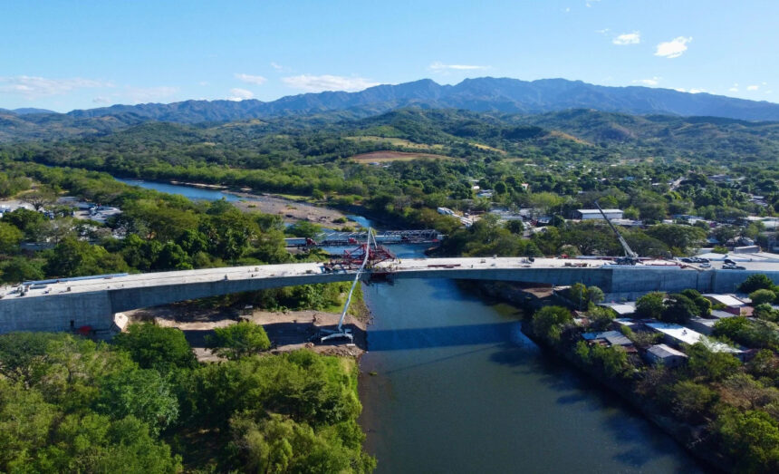 Binational bridge with El Salvador remains out of operation due to pending works in Guatemala