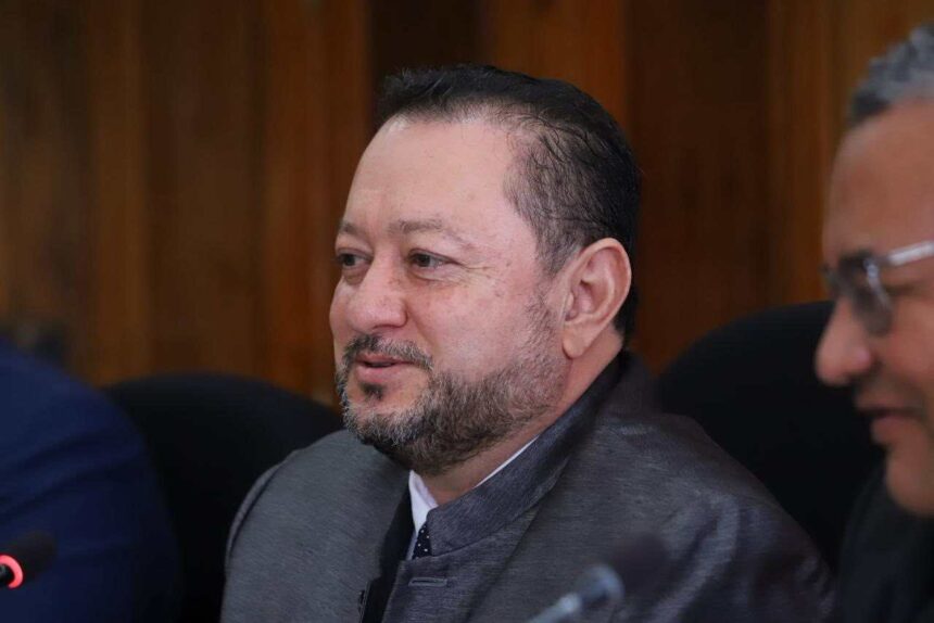 CGC explains details of three complaints against the rector of the Usac