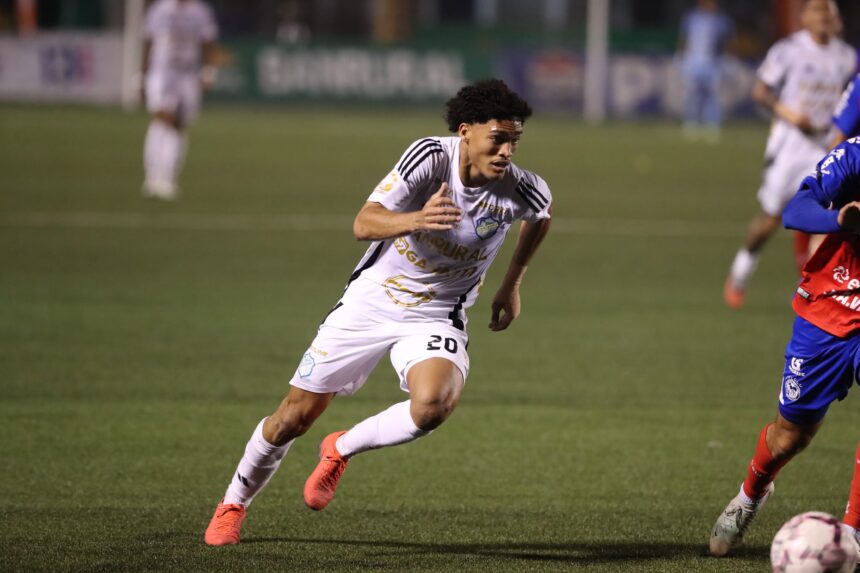 Communications FC renews Dairon Reyes for the 2026-2027 season