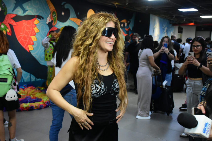 Could Shakibecca be sanctioned? The Shakira impersonator generates debate after her presentation at the FanPort Could Shakibecca be sanctioned? The Shakira impersonator generates debate after her presentation at the FanPort