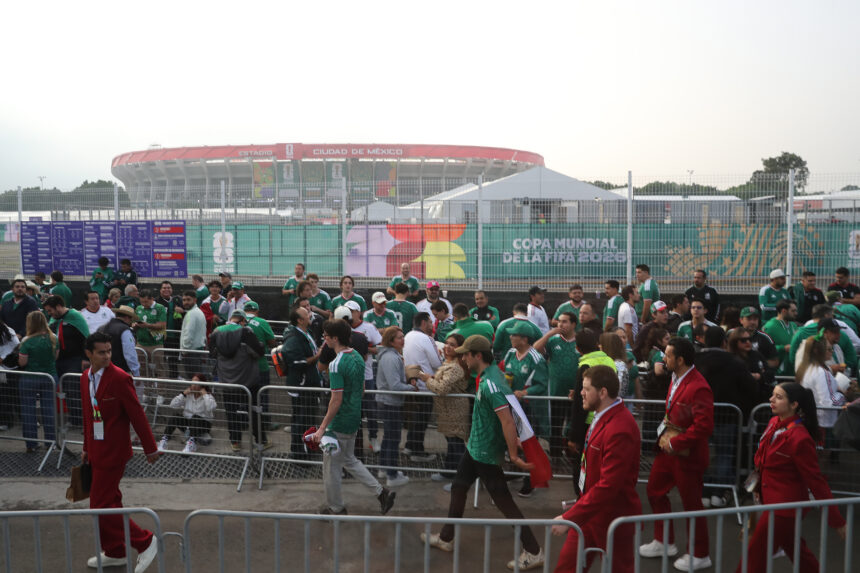 Did a fan die in the vicinity of the Mexico City Stadium?