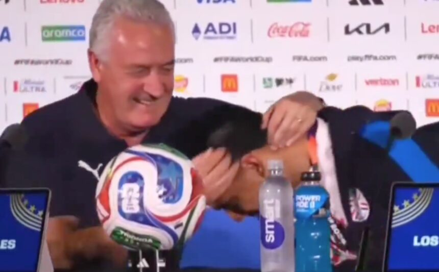Diego Gómez breaks down in tears when talking about Paraguay’s return to a World Cup after 16 years Diego Gómez breaks down in tears when talking about Paraguay’s return to a World Cup after 16 years