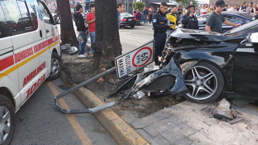Driver apologizes after accident and is hit with a helmet on public roads