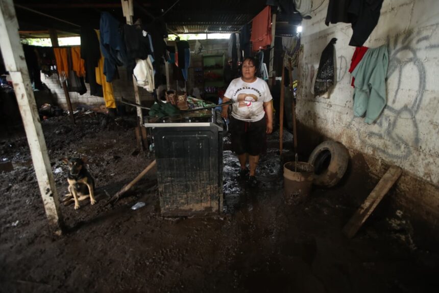 Families of Los Esclavos live between fear and destruction Families of Los Esclavos live between fear and destruction