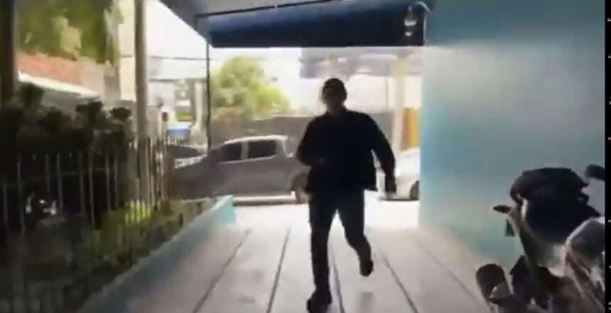 Firearm detonations interrupt deputy’s transmission in front of Immigration offices