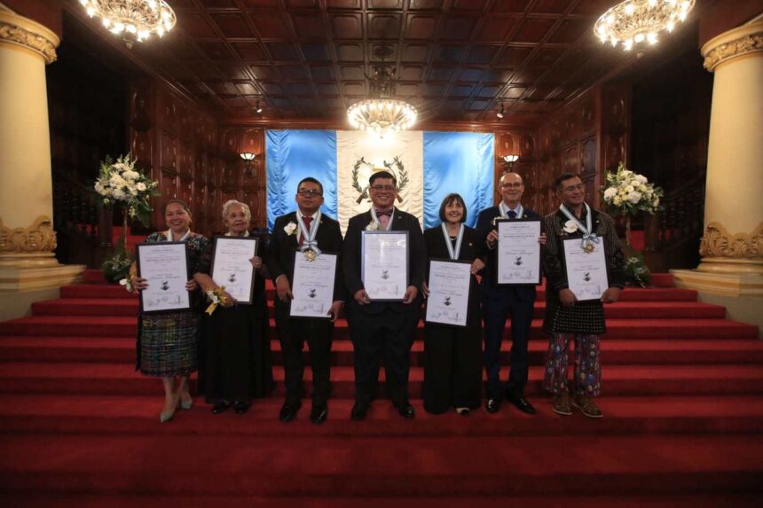 Francisco Marroquín Order honors seven teachers for their contribution to education