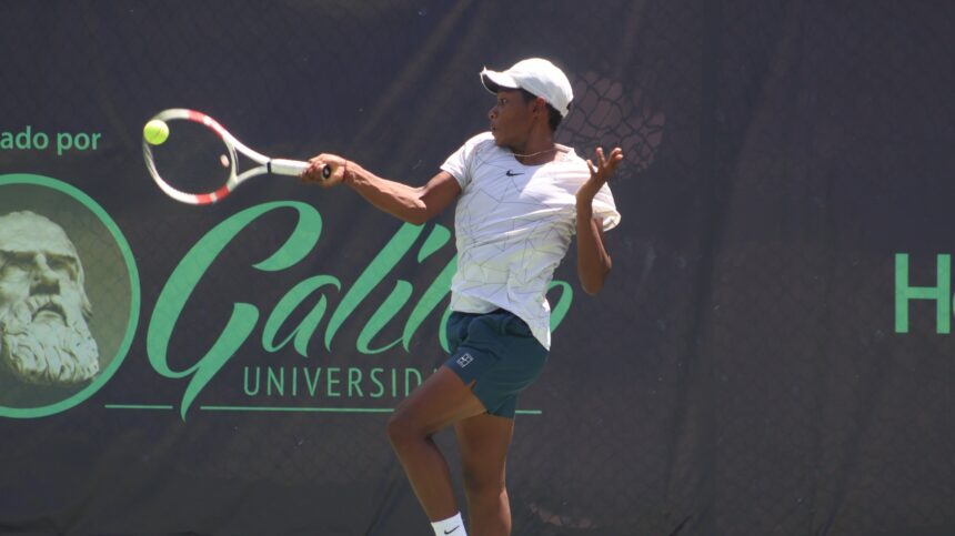 Guatemalan rackets battle in the J100 Galileo University Cup