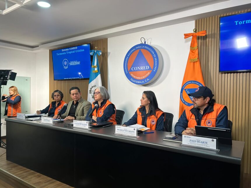 How many kilometers is it from Guatemala and which departments could be the most affected? How many kilometers is it from Guatemala and which departments could be the most affected?