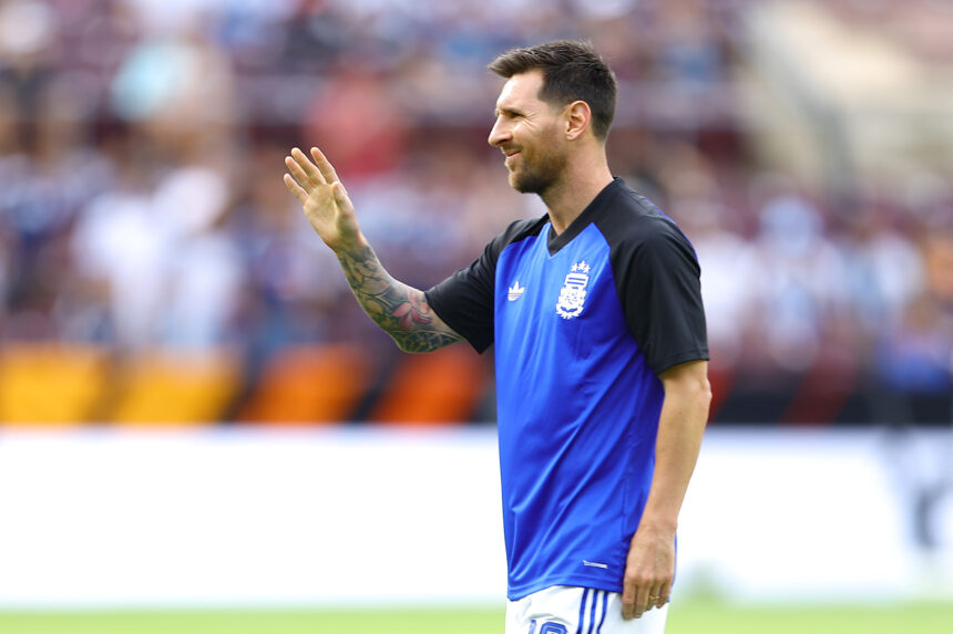 Lionel Messi’s curious moment with a bottle in a friendly before the 2026 World Cup