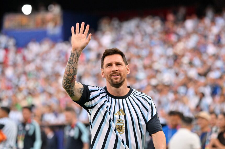 Messi’s gesture with an Algerian player after winning 3-0 in the 2026 World Cup