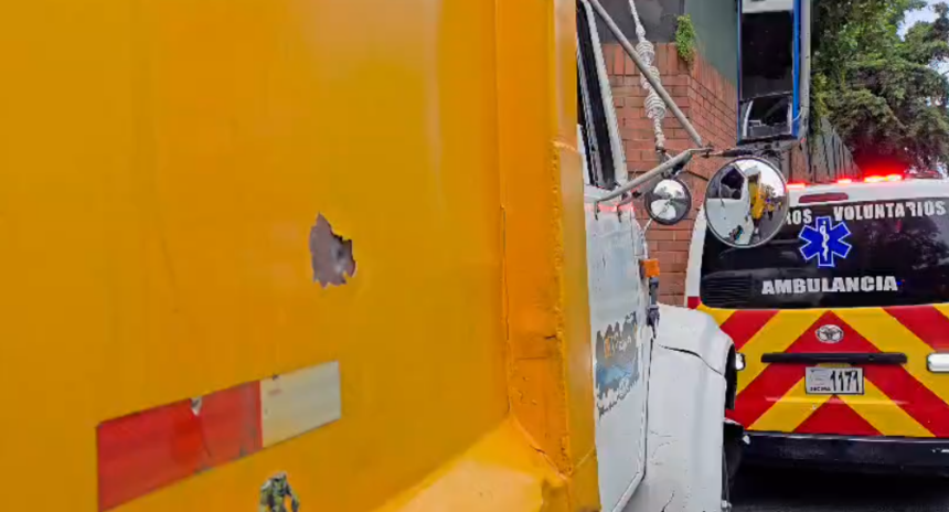 Occupants of garbage collection truck emerge unharmed after armed incident in zone 11 Occupants of garbage collection truck emerge unharmed after armed incident in zone 11