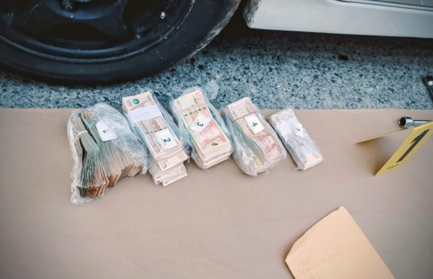 Pursuit en route to the Atlantic reveals Q210 thousand hidden in a vehicle and two captures