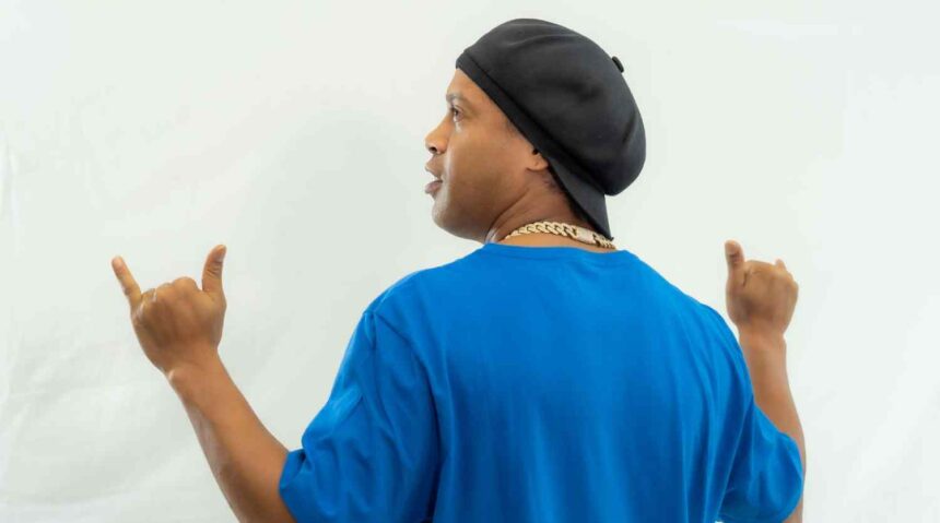 Ronaldinho releases his first album with Pitbull, Juan Magán and the Guatemalan Fer Villanueva Ronaldinho releases his first album with Pitbull, Juan Magán and the Guatemalan Fer Villanueva