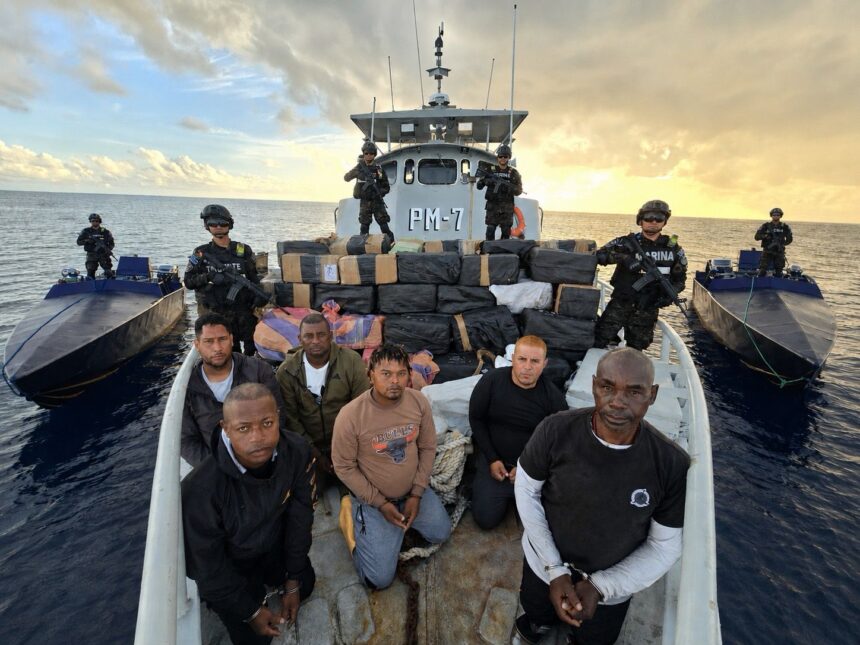 Six arrested after seizure of 6.68 tons of cocaine in the waters of El Salvador