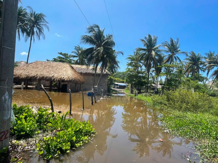 Strong waves and flooding affect more than 180 homes in Guatemala in the last few hours