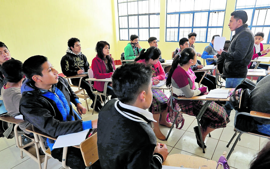 Teacher hiring increases 33.3% in the public sector; secondary leads growth