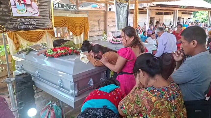 They say their last goodbye in Quiché to a Guatemalan woman and her two sons murdered in the United States