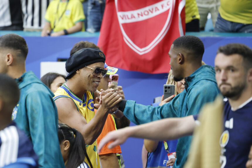 This is how the former soccer player greeted the Brazil team before their match against Scotland