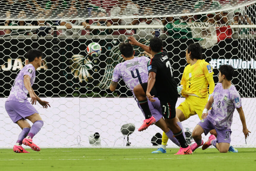 This was the mistake of the South Korean goalkeeper that ended in Mexico’s goal in the 2026 World Cup This was the mistake of the South Korean goalkeeper that ended in Mexico’s goal in the 2026 World Cup