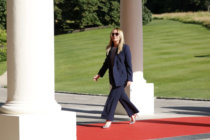 Trump said the Italian prime minister “begged” him to take her photo. She claims that this is false.