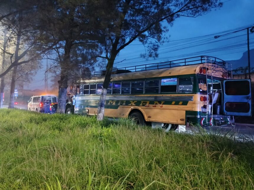 Two men die in armed attacks on a bus en route to the Pacific and in Mixco