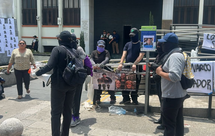 Usac students demonstrate against CC resolutions for the case of Walter Mazariegos