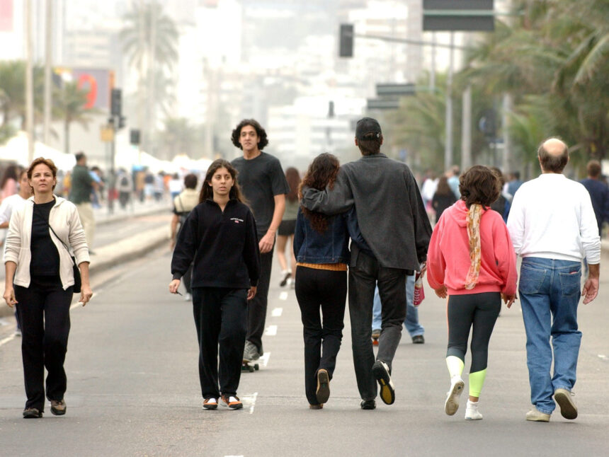 Walking 30 minutes a day can help reduce eye strain caused by screens