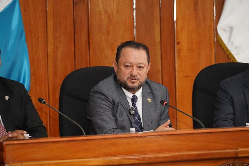 Walter Mazariegos accumulates 17 complaints before the MP and the CGC in the midst of his re-election in the Usac