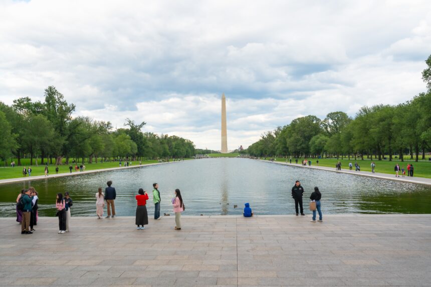 What changes did Trump make to the iconic pond in front of the Lincoln Memorial?