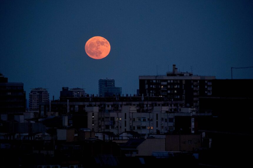 What is it and when can this astronomical phenomenon be observed?