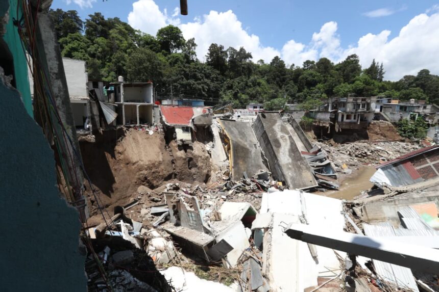 Why do landslides continue to occur in Villa Hermosa? The key points about erosion by the Pinula River