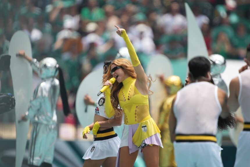 Why some users believe that Shakira was not really at the opening of the World Cup Why some users believe that Shakira was not really at the opening of the World Cup