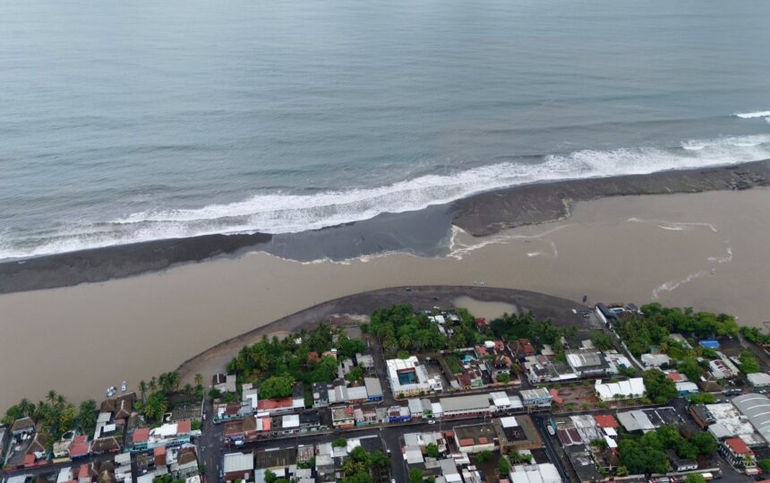Why the supermoon maintains the risk of strong waves in Guatemala after Storm Cristina Why the supermoon maintains the risk of strong waves in Guatemala after Storm Cristina