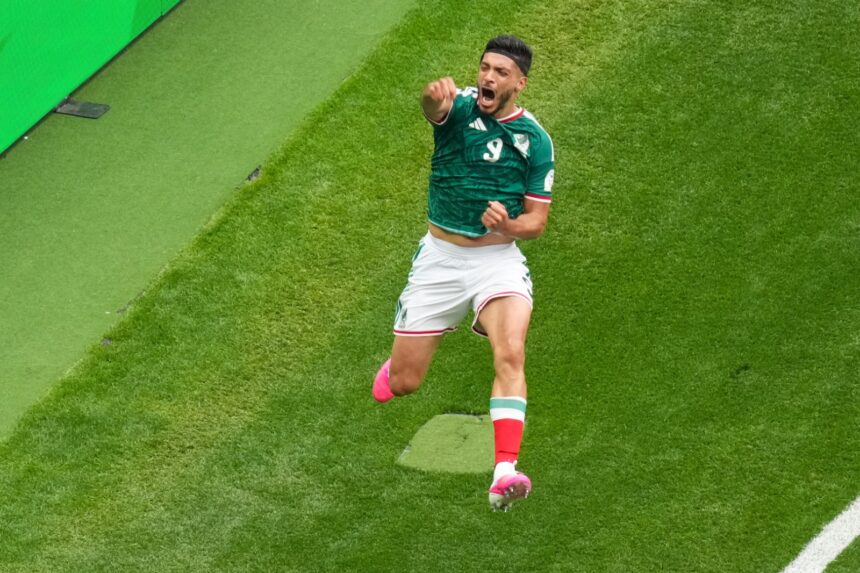 from a fracture that put his career at risk to the goal that excites Mexico from a fracture that put his career at risk to the goal that excites Mexico