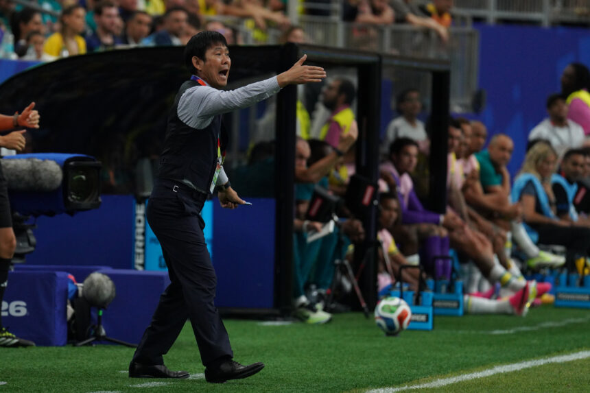 the reaction of Japan coach, Hajime Moriyasu, after losing to Brazil in the 2026 World Cup