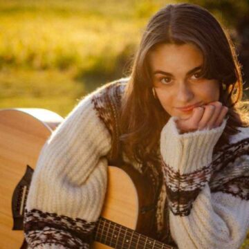 Ana Sofía, the composer who remembers her connection with Guatemala and promotes a song in Spanish as a gift for her loved ones