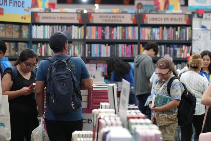 Attendees highlight the organization and promotion of reading in Guatemala