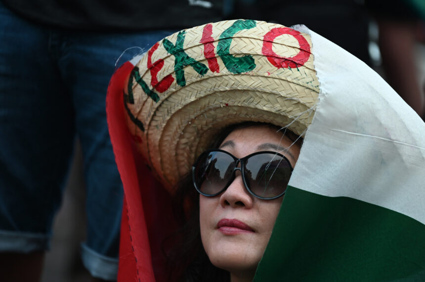 Canelo Álvarez, Jaime Camil, Sebastián Rulli and other celebrities who attended Mexico vs. England at the Azteca Stadium